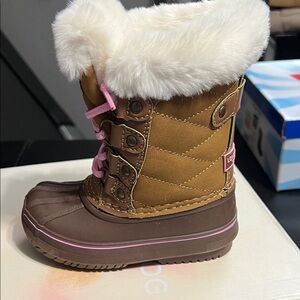 London Fog Brown Boots with White Fur and Pink Laces